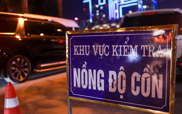 TỪ CHỐI KIỂM TRA NỒNG ĐỘ CỒN SẼ BỊ XỬ PHẠT NHƯ THẾ NÀO?